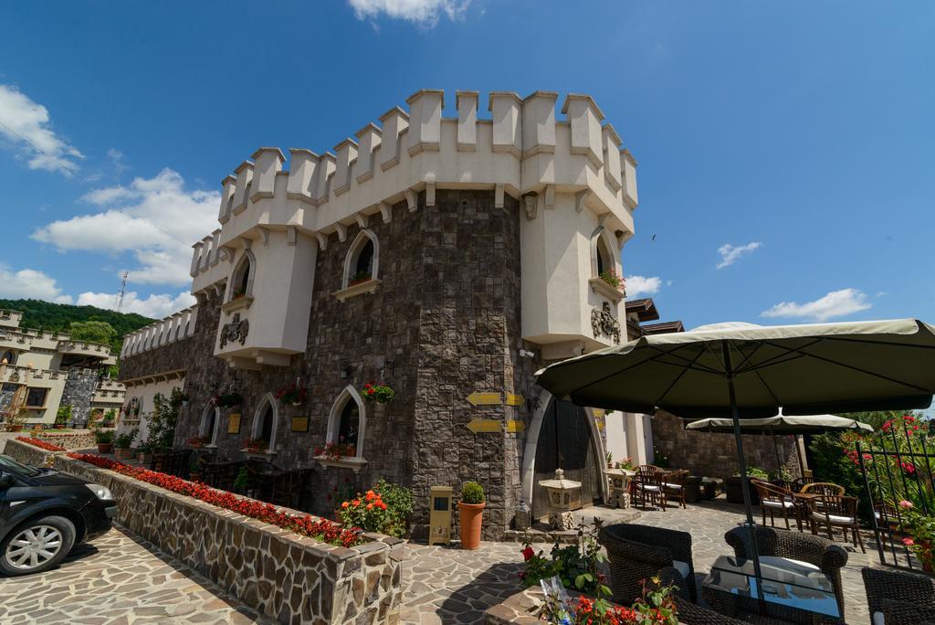 Lacetate Hotel