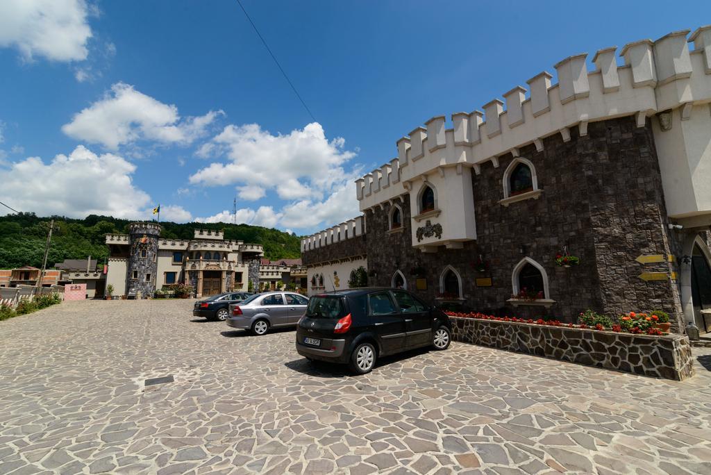 Lacetate Hotel Piteşti