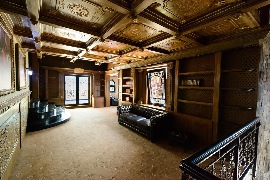 Lacetate Hotel Piteşti