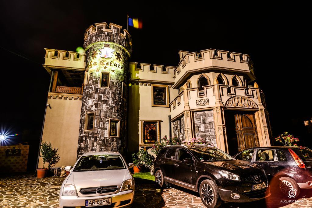 Lacetate Hotel Piteşti