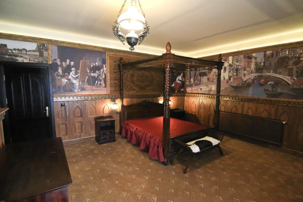 Lacetate Hotel